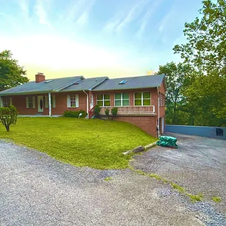 A peaceful, forest retreat with stunning views near historic Harpers Ferry.