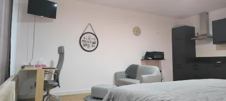 Be welcome in this spacious centrally located Studio, in Antwerp