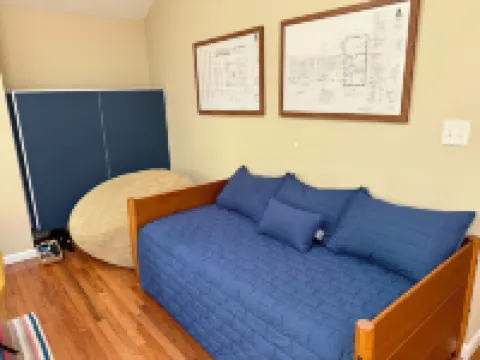 Suite44 - Large Sunny 1-BR Suite w/ Backyard+Patio