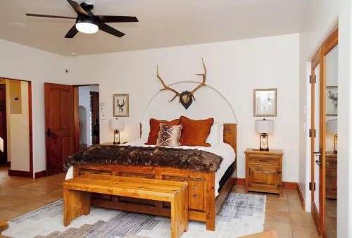 Sleeps 22 Hot Tub  3 Car Garage Sauna Gym