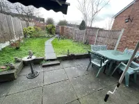 3 Bedroom House Close to Town Centre and Train Station with Driveway and Garden