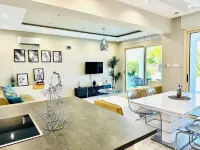 Villa with pool with sea view and 300m walk to the sea 페라볼리아 호텔