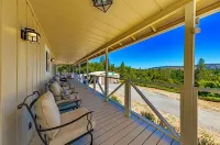 Tree Top Views!/ 17 mi Yose South Gate/8.6 mi Bass Lake/Dog Friendly/Fenced Yard