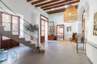 Large Village Home in Alaro with pool and easy access to all of Mallorca Hotel a Alaro