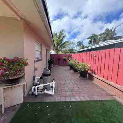 Charming 3-bedroom house pool house with WiFi, AC in Pompano Beach Hotel Exterior