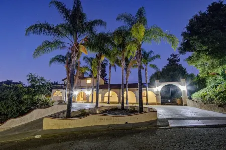 Monthly Sunset Spanish Villa W/ Pool, Pool table, BBQ +