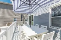 Coastal Centrally Located - 2 bd /1 bath 2nd Floor Unit