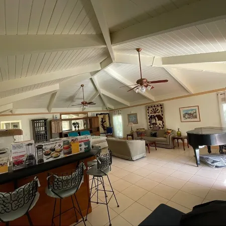 2Br near Coral Beach- Coconut Villa, hear the waves and relax!