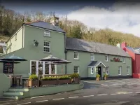 Mill Cottage Solva, with parking. Hotels in Solva
