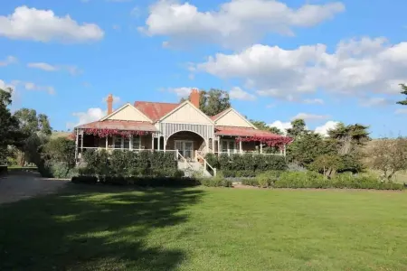 Restored Luxury Historic Glenroy Homestead