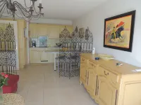 F2 IN RESIDENCE WITH SWIMMING POOL