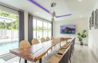 6BR Pool Villa w/ Karaoke and Pool Table near Golf