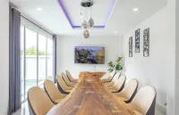 6BR Pool Villa w/ Karaoke and Pool Table near Golf