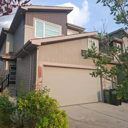 *Chic Modern 4BDRM Home- 2 King Bed,2 living room*