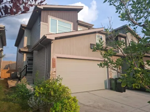 *Chic Modern 4BDRM Home- 2 King Bed,2 living room*