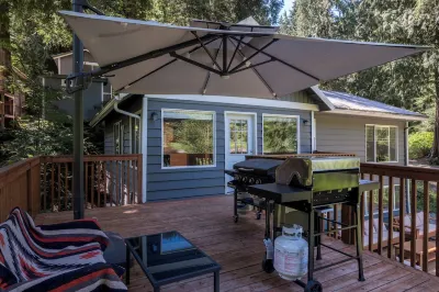 SkyRiverPeaks Cabin, Riverfront,Views, AC,Pets Hotels near Eagle Falls