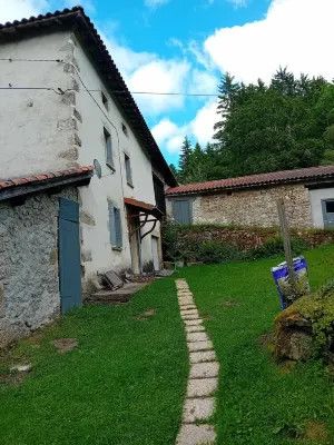 Quiet country house on the edge of the forest haven of peace Hotel a Connangles