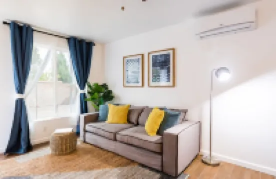 Breezy-2BR-Gated Unit w Kitchenette