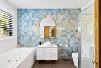 Luxury villa - a stones throw from the lake