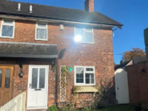 Cosy two bedroom cottage with log fire in the beautiful village of Swynnerton. Hotel a Stone