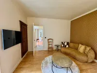 200 metres from the château, charming family home with outbuilding and garden