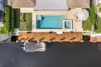 SOL HAUS Waterfront + Heated Saltwater Pool/Spa