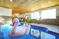 Saltwater Pool and Mtn-View Deck Pigeon Forge Cabin - spa