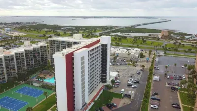 Saida Royale 9039 Hotels near Beach Access #11 Treasure Island Circle