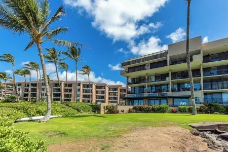 Ocean Front Condo at Ma'Alaea Just a Few Steps to the Ocean and Harbor. Отели в г. Маалаеа