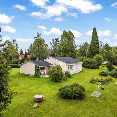 Spacious 3BR House - River View & Sauna Hotel Exterior