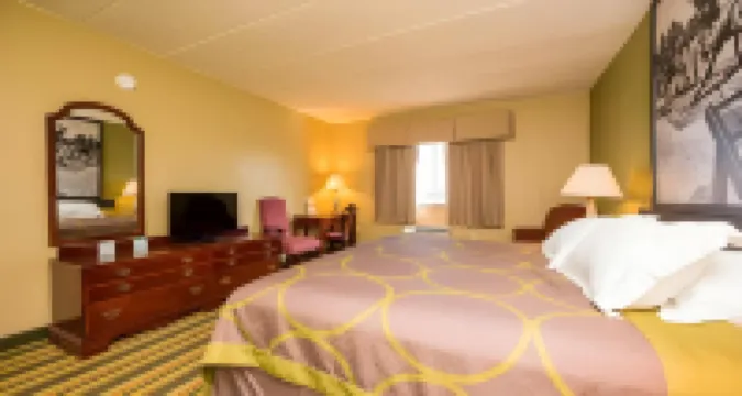 Super 8 by Wyndham Frederick