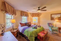 Julian Farmhouse/Fenced 2 acres with spa, right outside Julian. Pet Friendly! - 4-Star