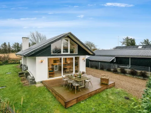 "Elisabetha" - 100m from the Sea