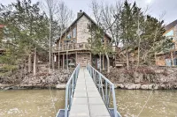 Private Dock, Lake Access! Multi-Level Ozarks Home - 3つ星