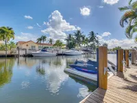 Canal Access & Pool: Lighthouse Point Getaway! Hotels in Lighthouse Point