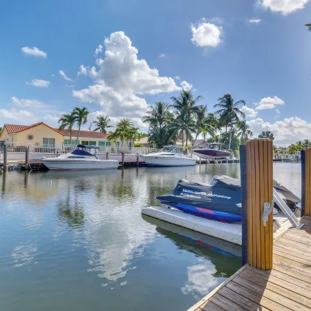 Canal Access & Pool: Lighthouse Point Getaway!