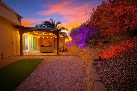 Wknd@Bernie's Private Villa includes enclosed Hot Tub room for Romantic Getaway!