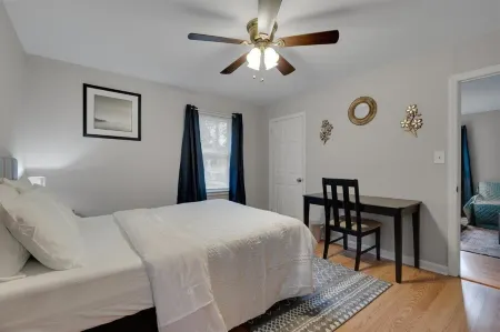 Duke East Campus 1BR Markham Отели рядом с достопримечательностью «Дарем Перформинг Артс Сентер»