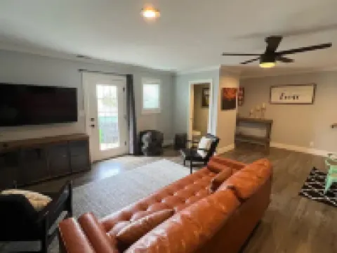4 Blocks from rt66- Hot Tub-Firepit-AC