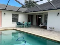 Cheerful 4 Bed, 3 Bath Home with Screened Pool Hotels in Winter Haven