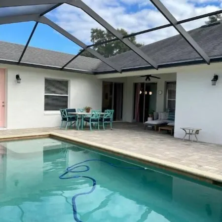 Cheerful 4 Bed, 3 Bath Home with Screened Pool