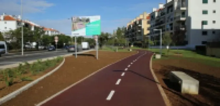 Bright Flat by Carcavelos Beach With Fast Wi-fi