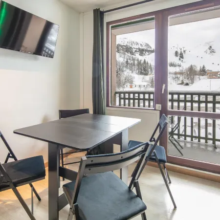 Cozy Mountain Retreat with Balcony Отели в г. Шанрус