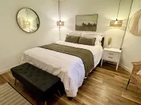 Cozy Chelan Condo, Lake & Mountain Views 쉐란 호텔