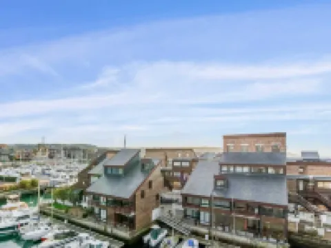 Beautiful renovated studio on Port de Deauville