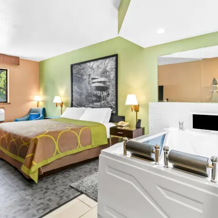 Super 8 by Wyndham Uniontown PA