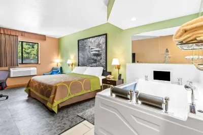 Super 8 by Wyndham Uniontown PA Hotels in der Nähe von The Great Cross of Christ