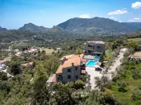 Villa near Lampini with Private Pool -  Ferienhäuser