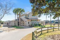 Gorgeous Villa with Stunning Marsh & Nature Views/Pet Friendly