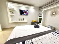 Isla Verde Beachfront Retreat with parking